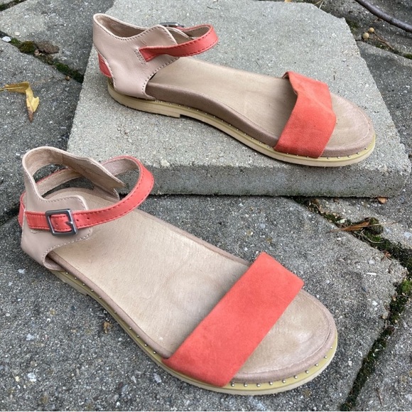 Earthshoe salmon sandals - Picture 1 of 7